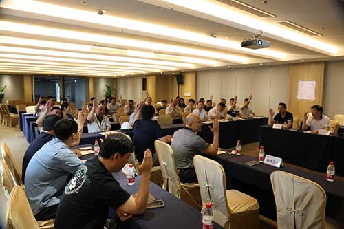 上海創(chuàng)力集團組織召開第三屆第十次職工代表大會——專題審議《員工手冊》(圖3)